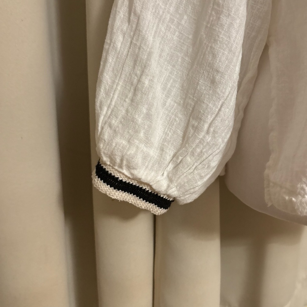 Zara White Blouse with Black Accents - Picture 5 of 6